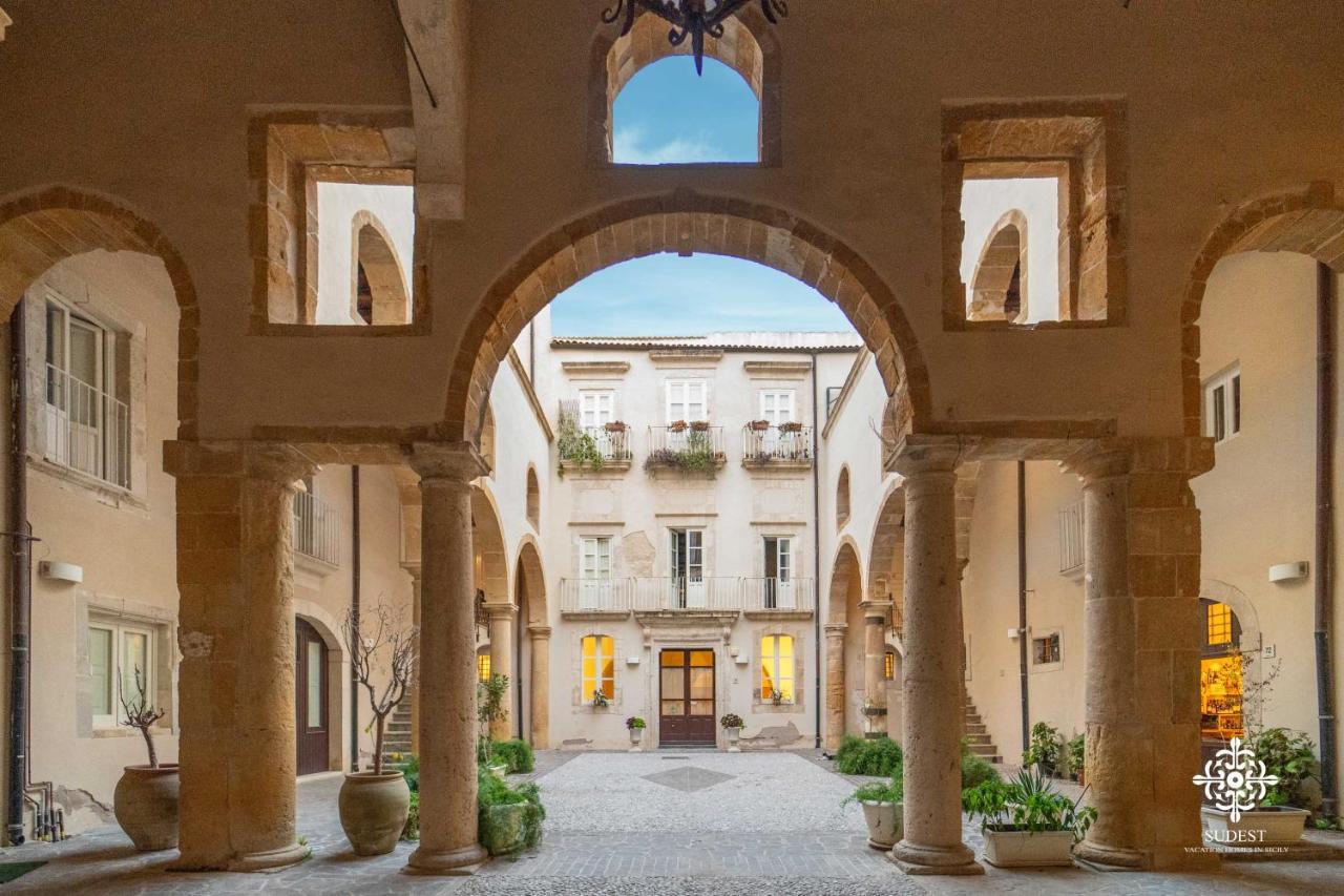 Apartamento Residenza Dumah - Elegante Dimora In Centro Syracuse Exterior foto